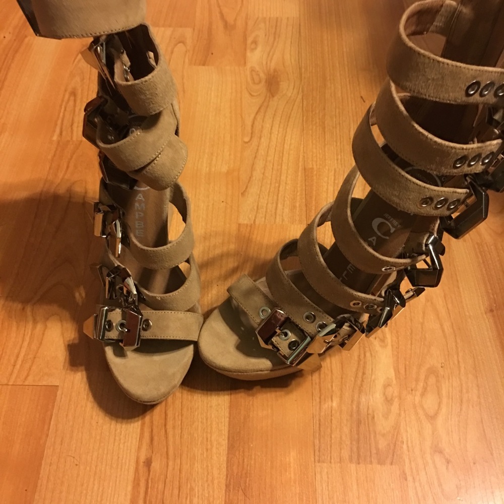 Shoes - Picture 4 of 6